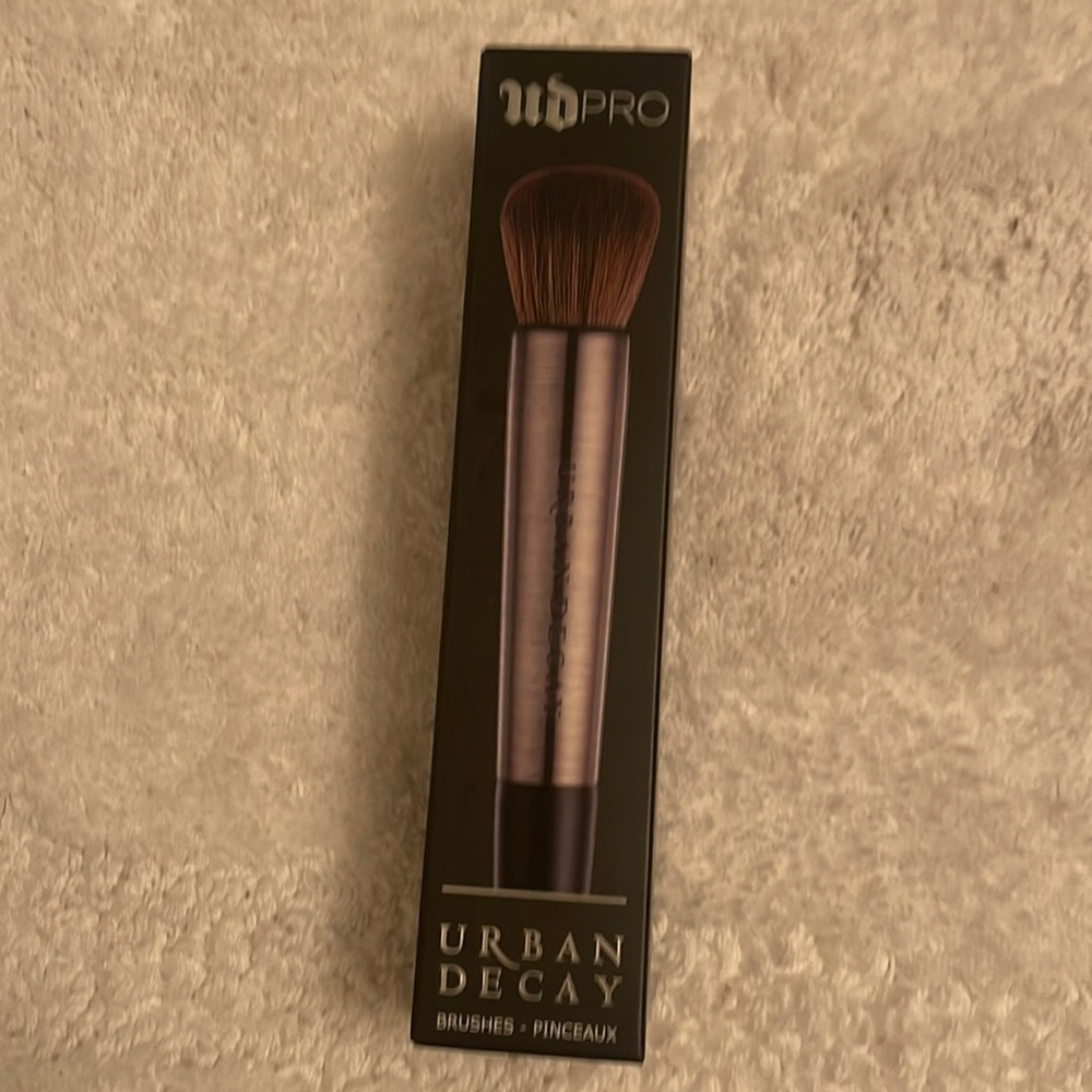 Urban Decay foundation brush